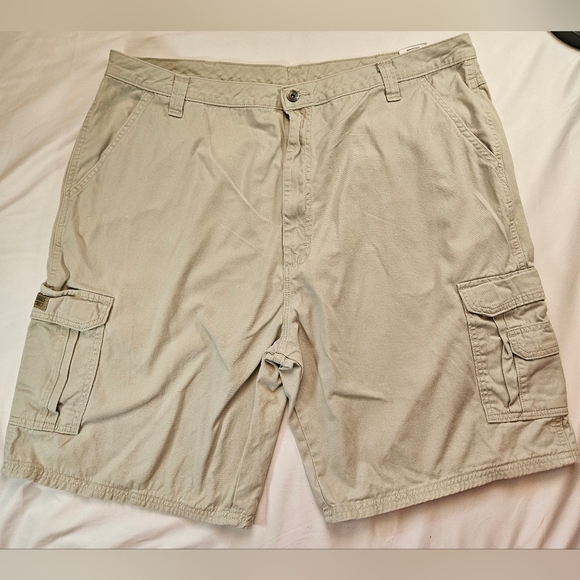 Wrangler Other - Wrangler Original Mens Beige Cargo Shorts With Side Pockets Size 42